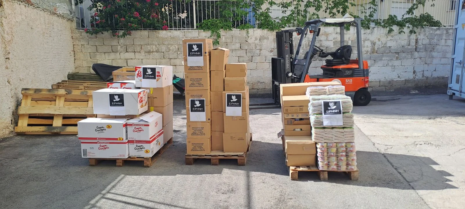 Δωρεά ανθρωπιστικού υλικού στους πυρόπληκτους Αχαΐας