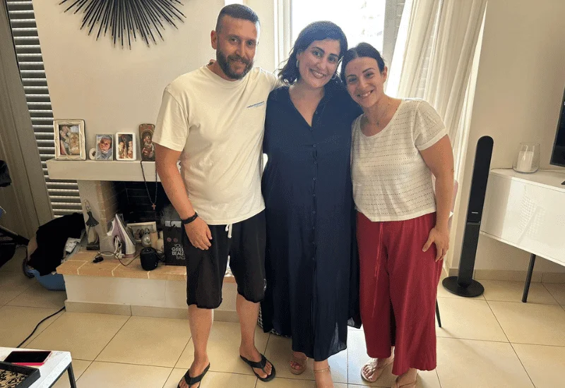 Δωρεά αναπηρικού αμαξιδίου και συσκευών αναρρόφησης σε δίδυμα αδέλφια